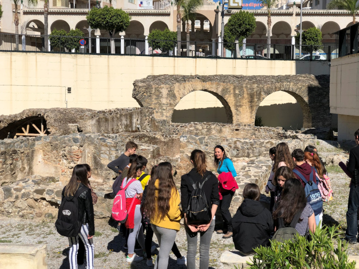 Más de 1.400 alumnos del municipio sexitano y la provincia se benefician este curso del programa 'Una mar de historias'